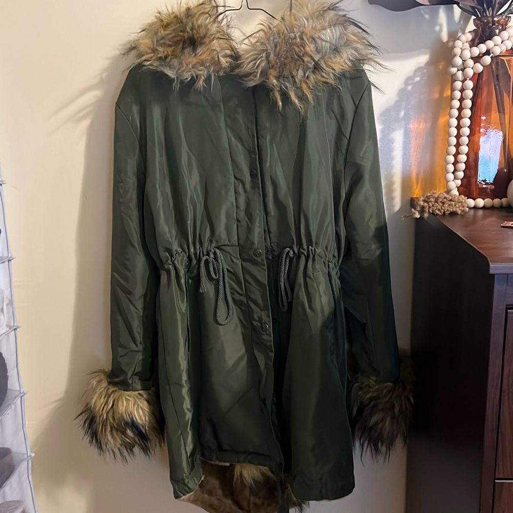 Roiii Women's Faux Fur Hooded Parka Jacket